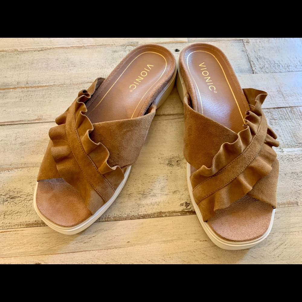 Vionic Azalea Sand Dollar Ruffle Slide-7.5